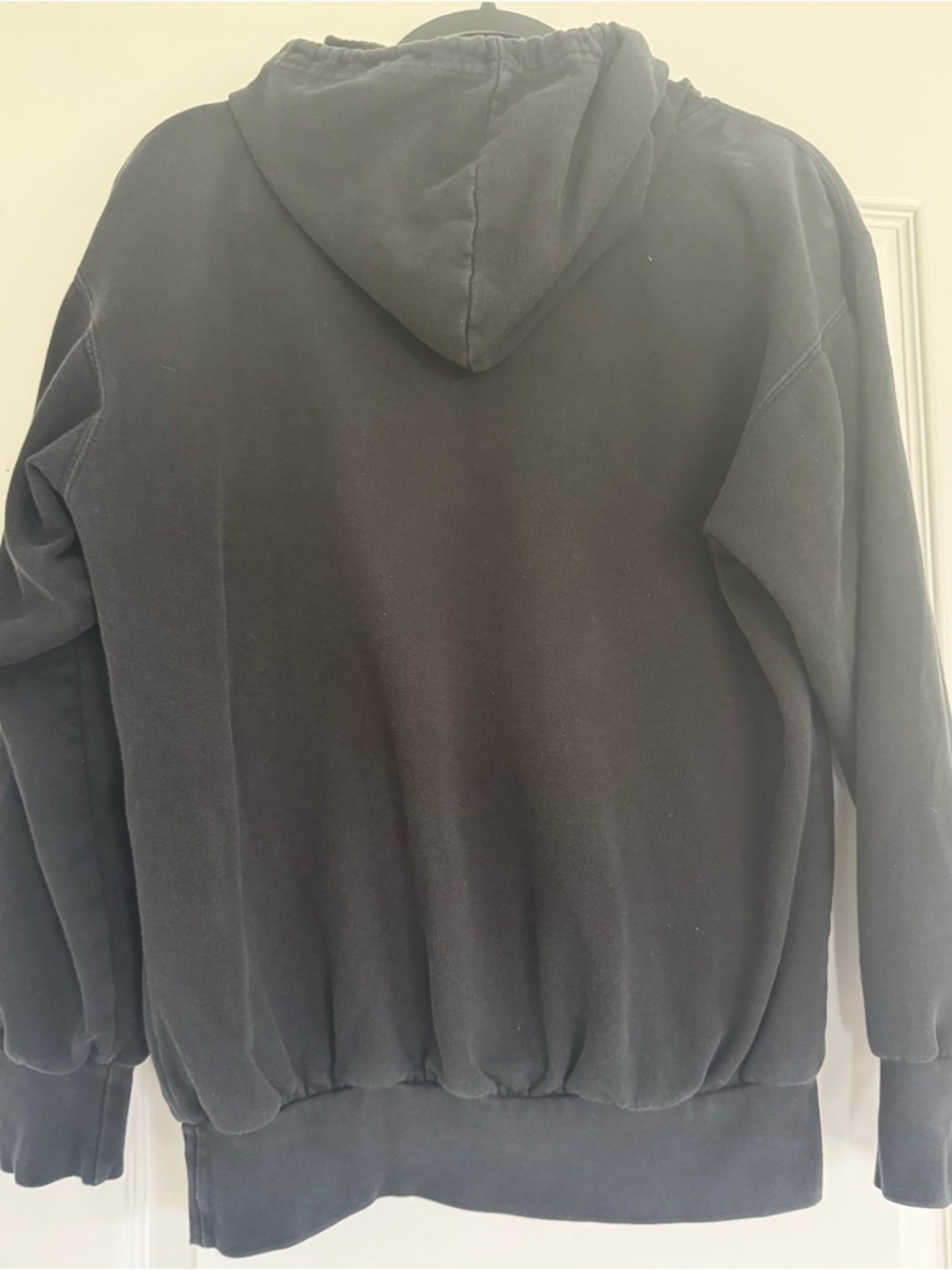 UConn Hoodie MV Sport Small Black Shamrock NCAA Pullover Distressed - Picture 3 of 13